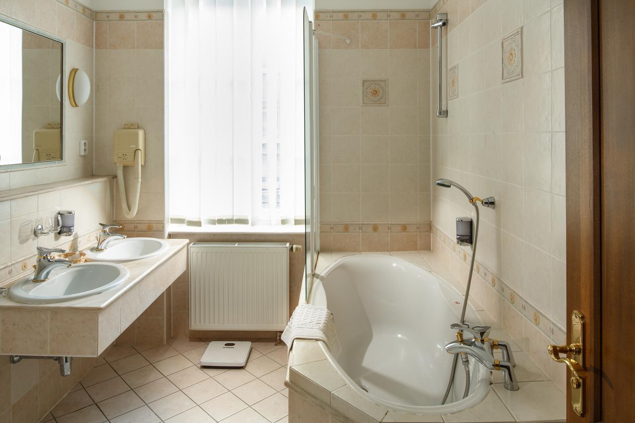 Lazensky Hotel Moskevsky Dvur Karlsbad Exteriör bild